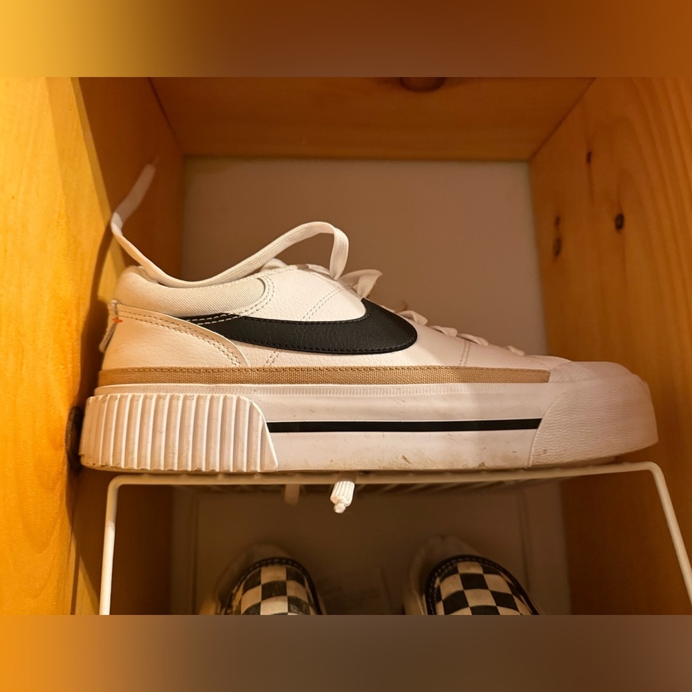 Nike Court Legacy Lift — size 9